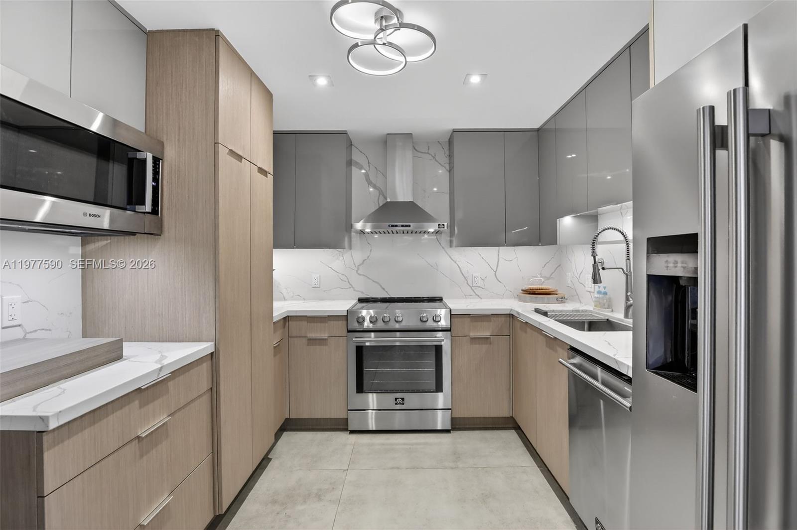 COMMODORE PLAZA CONDO - Residential