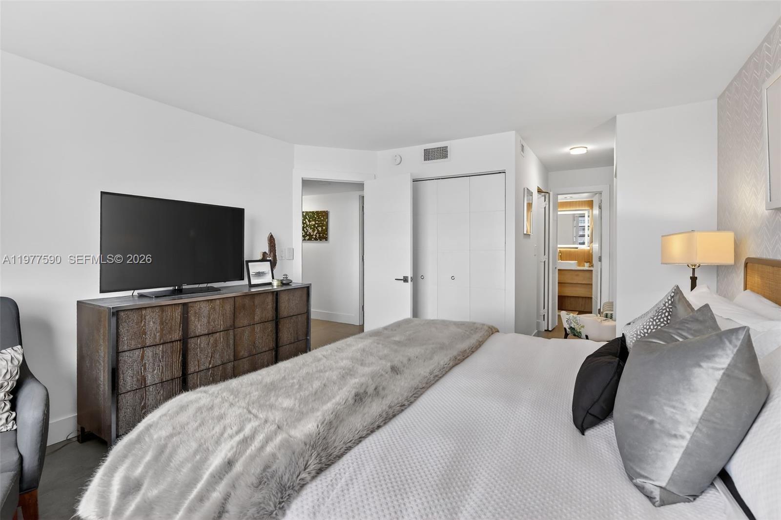 COMMODORE PLAZA CONDO - Residential