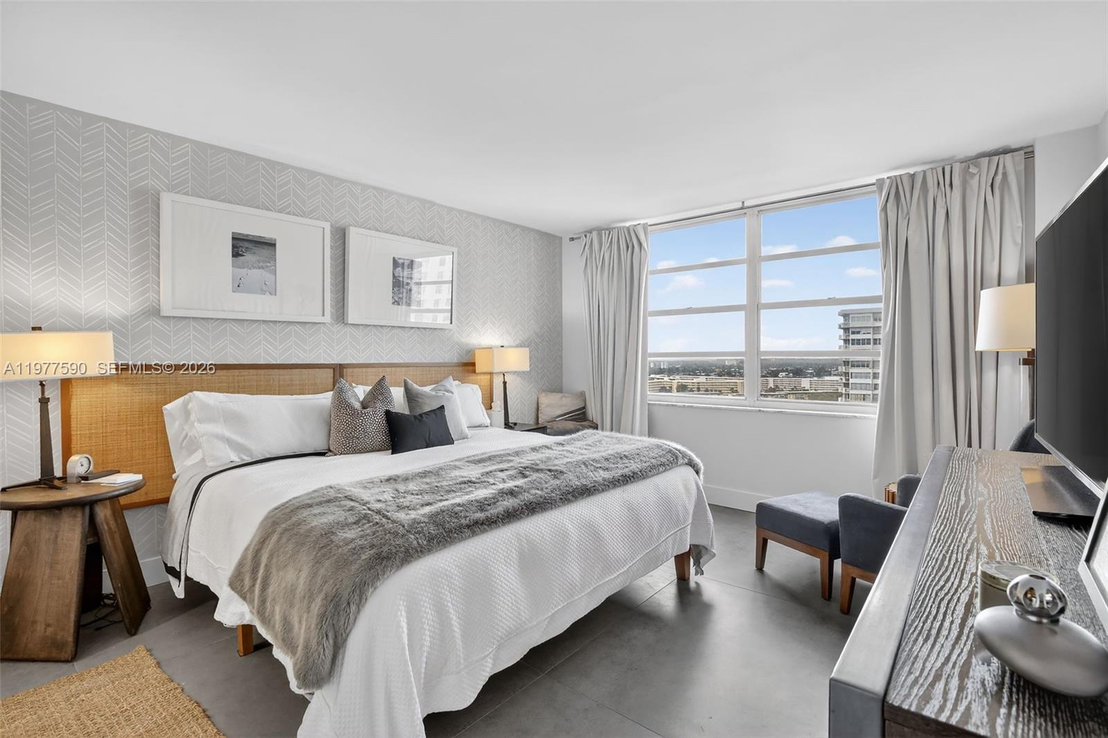 COMMODORE PLAZA CONDO - Residential