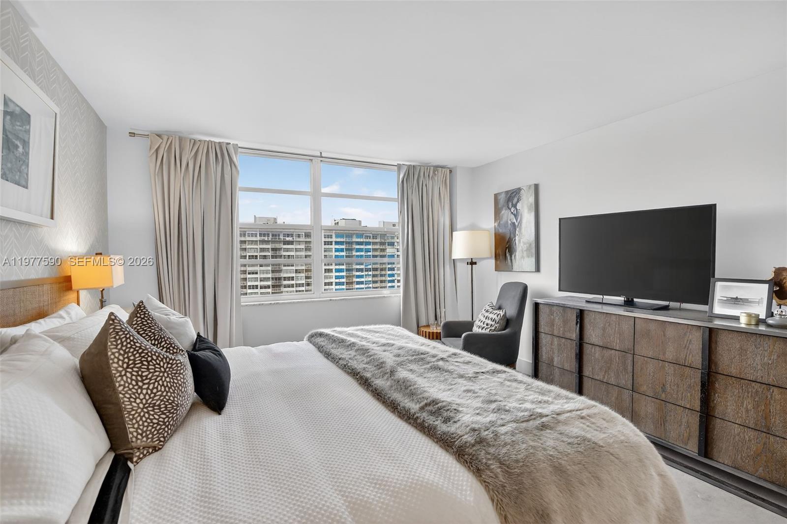 COMMODORE PLAZA CONDO - Residential