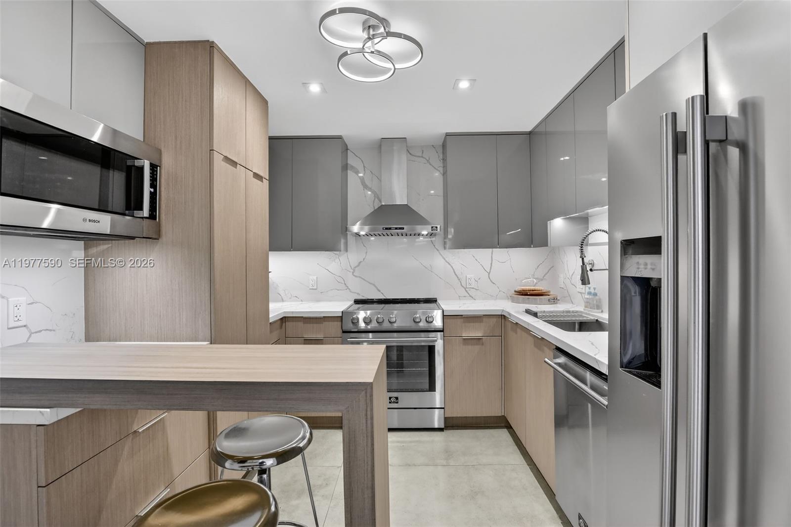 COMMODORE PLAZA CONDO - Residential