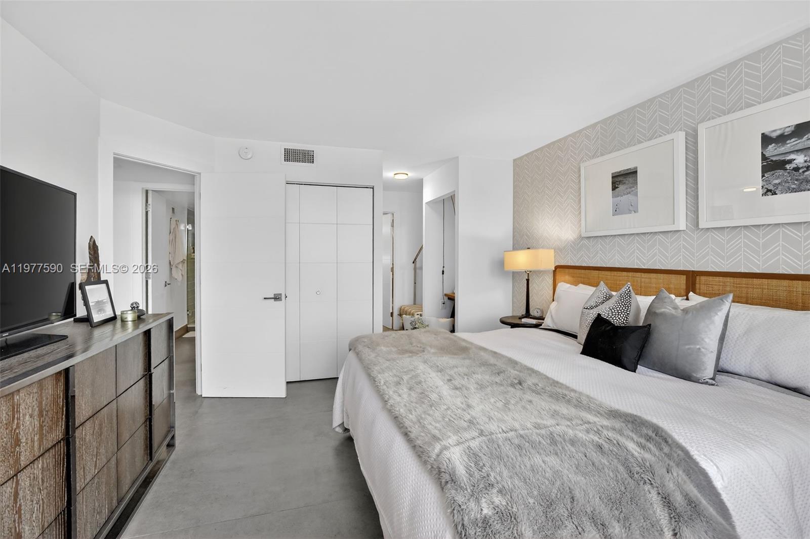 COMMODORE PLAZA CONDO - Residential