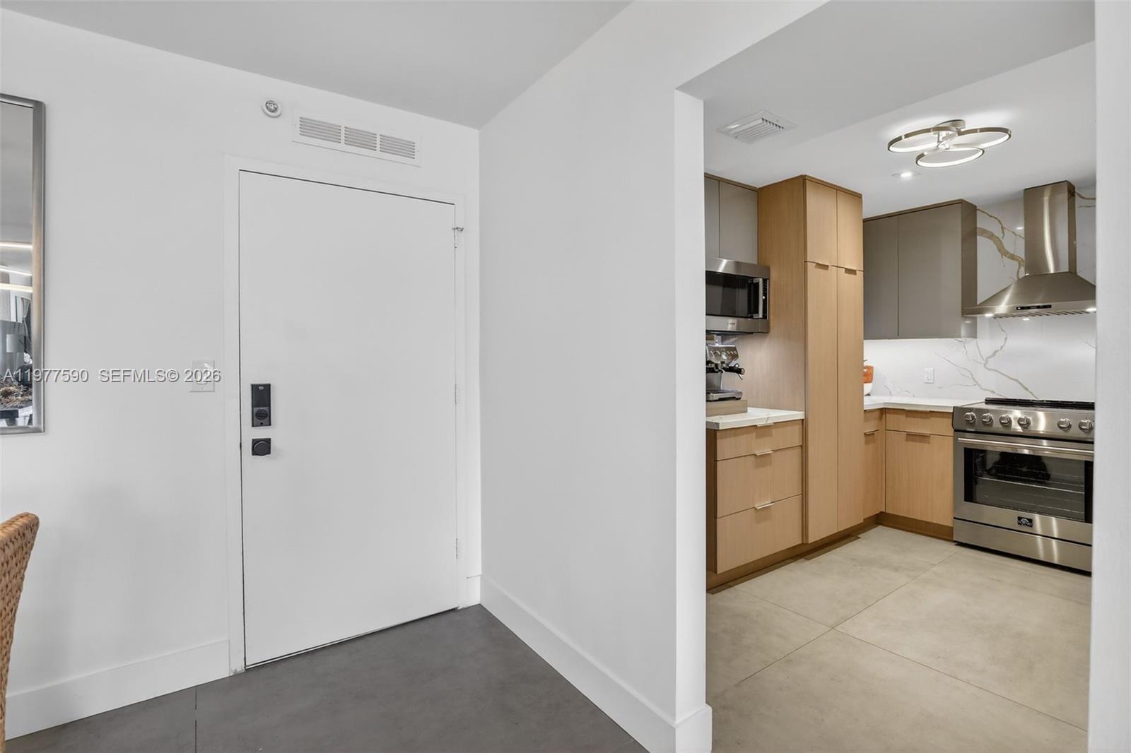 COMMODORE PLAZA CONDO - Residential