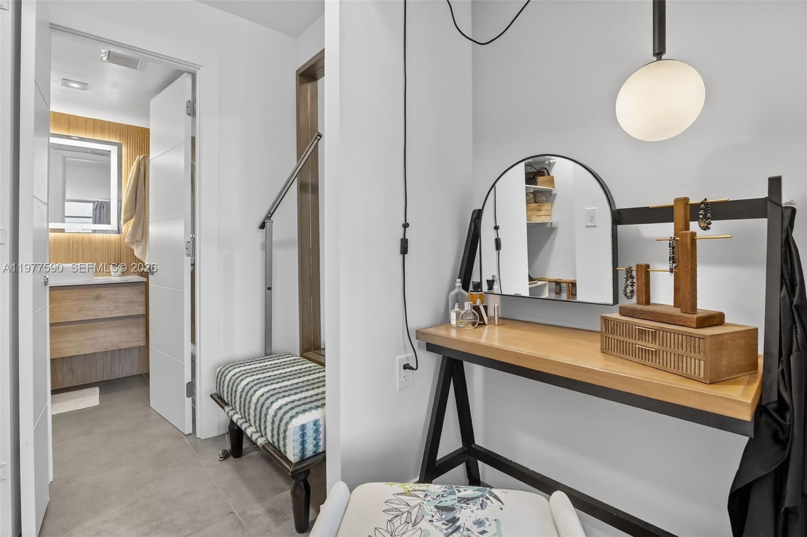 COMMODORE PLAZA CONDO - Residential