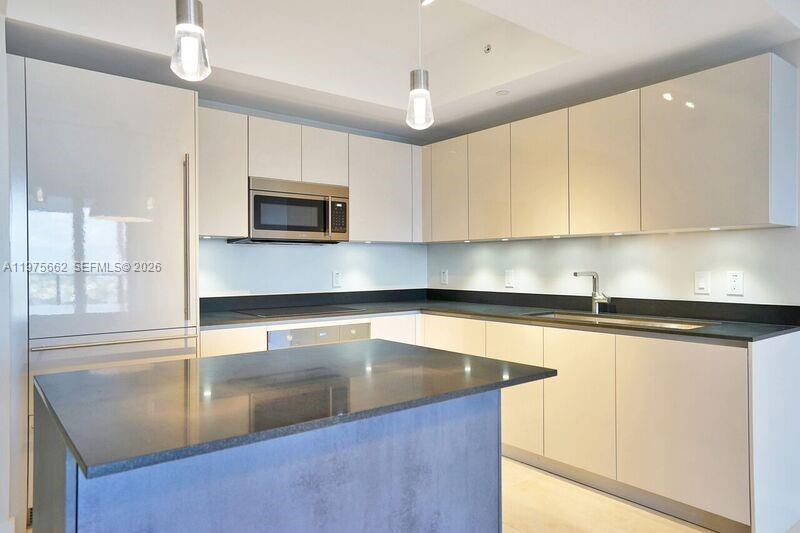 1010 BRICKELL CONDO - Residential Lease