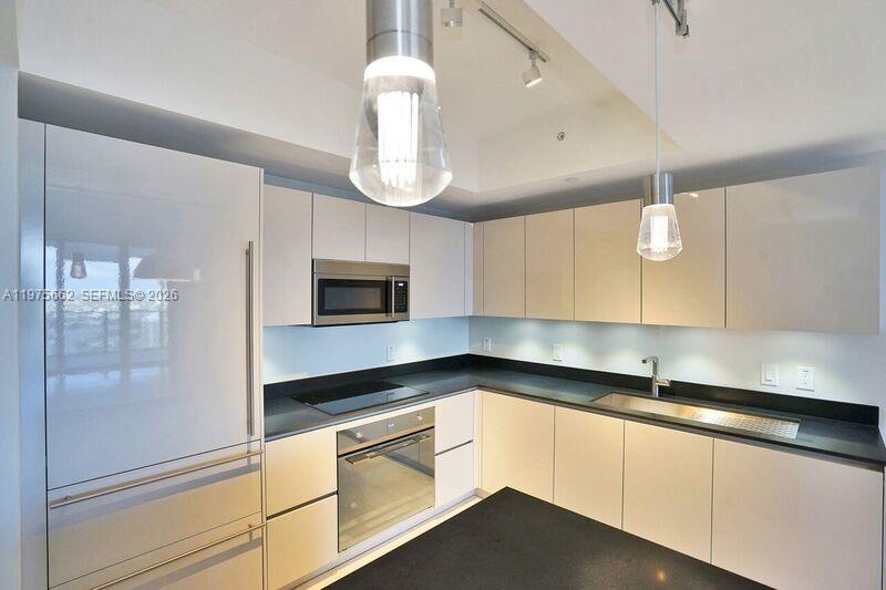 1010 BRICKELL CONDO - Residential Lease