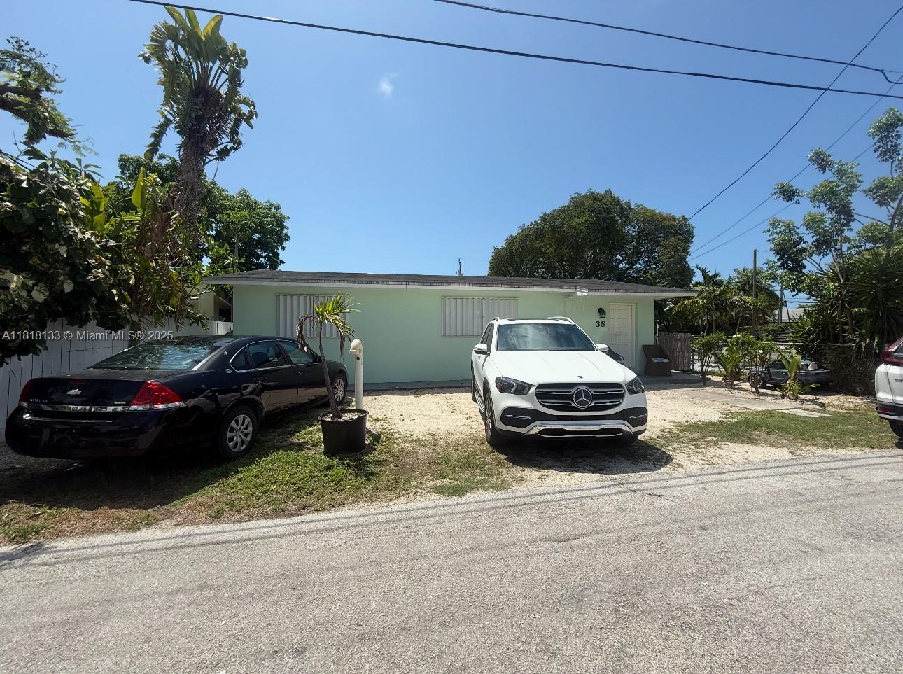 38 Silver Springs Dr, Key Largo, Monroe County, Florida - 3 Bedrooms  
1 Bathrooms - 