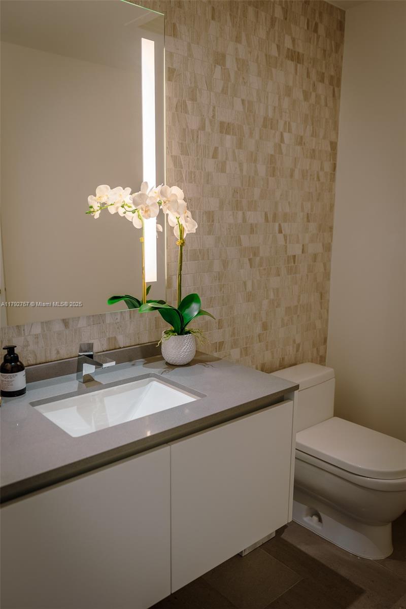 Reach Condo - Residential