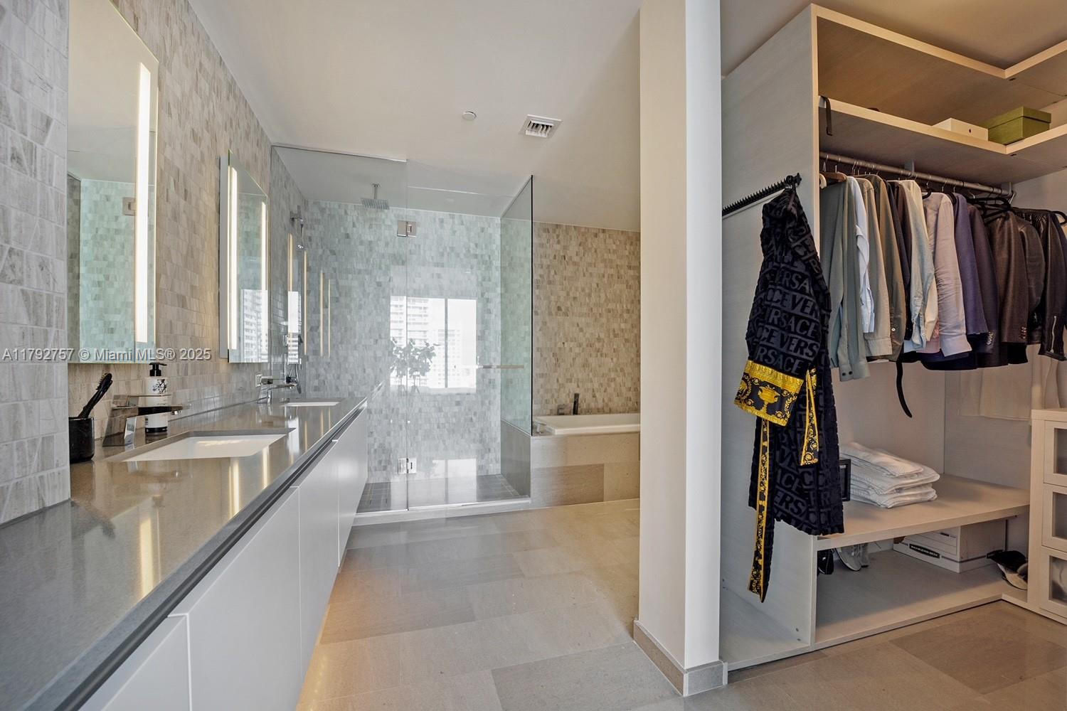 Reach Condo - Residential