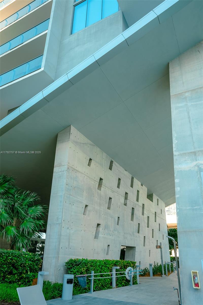 Reach Condo - Residential