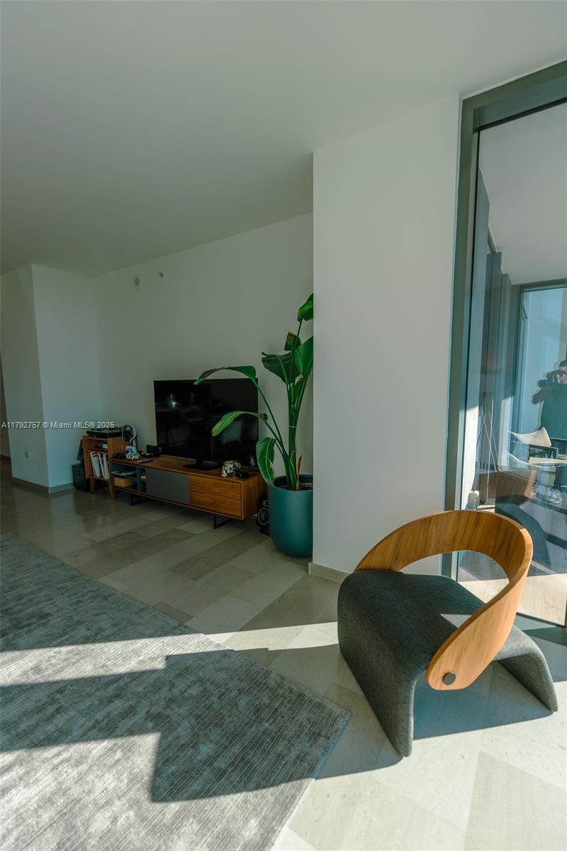 Reach Condo - Residential