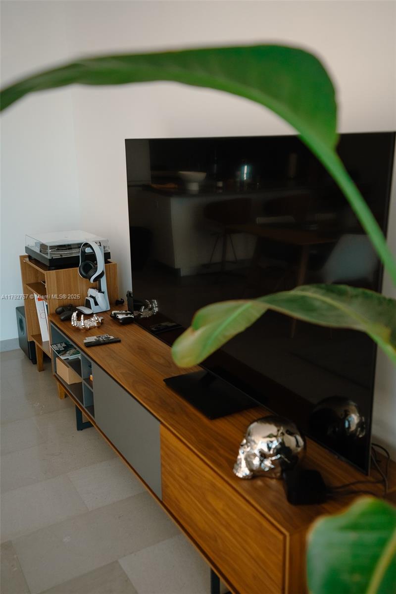 Reach Condo - Residential