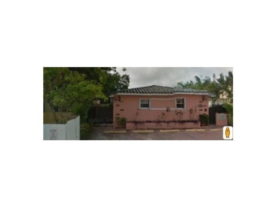 Great one bedroom apt in small building. Completely remodeled. Central air, one parking space, first floor entry, accordion shutters, and laundry on premises. Close to new Brickell City Center and downtown Miami.