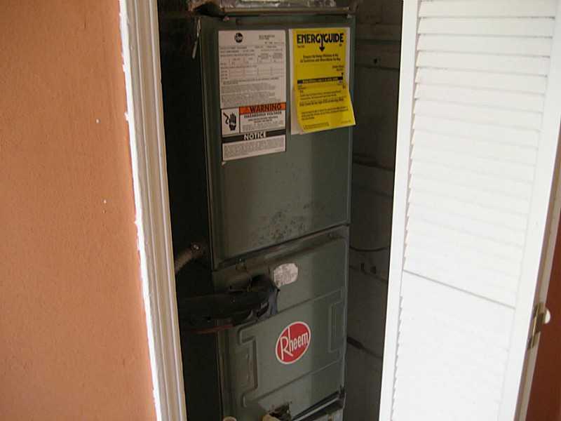 LAWRENCE ESTATE LAND COS - Residential Lease