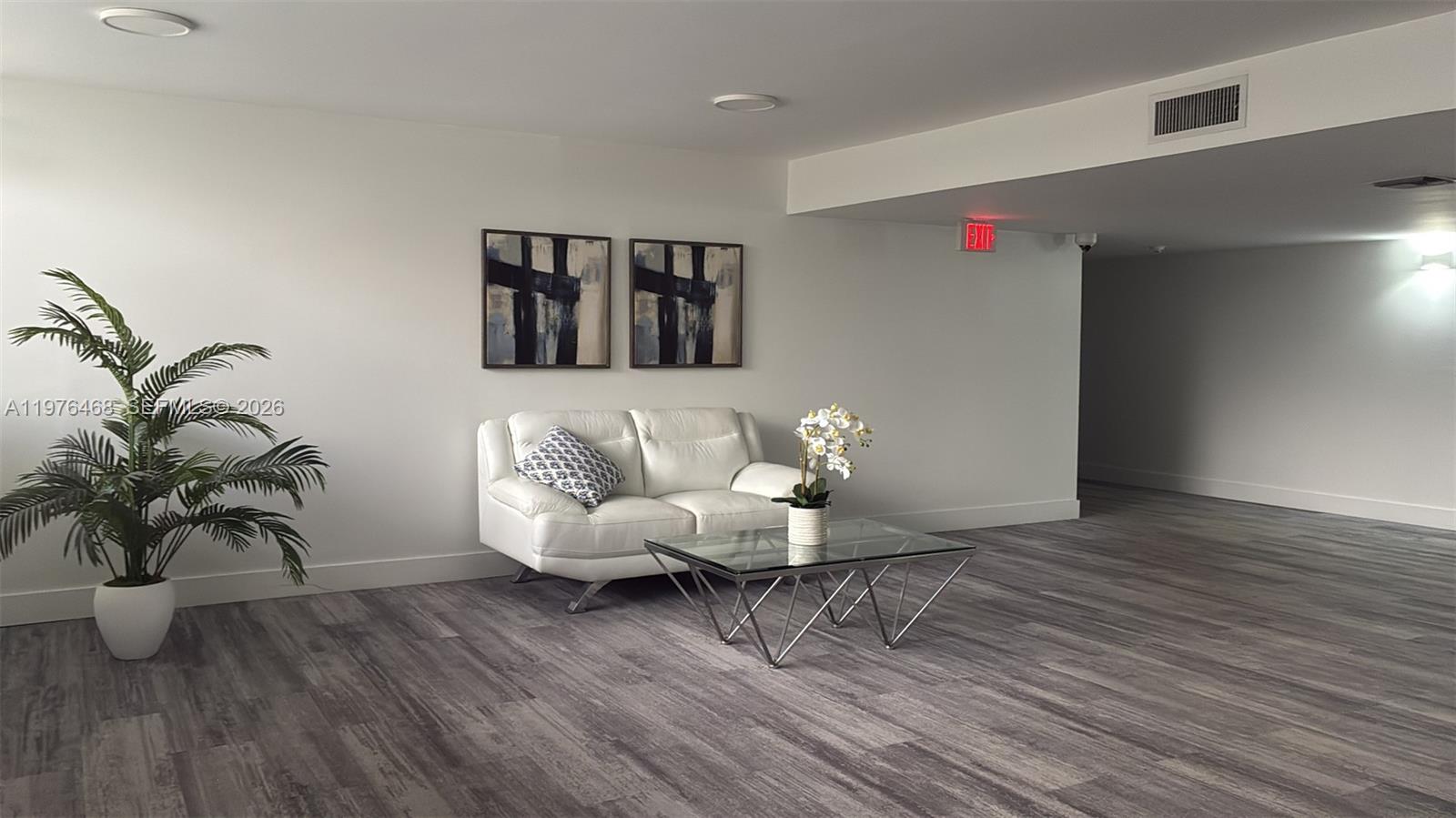 BUILDING 1A OF COUNTRY CL - Residential Lease