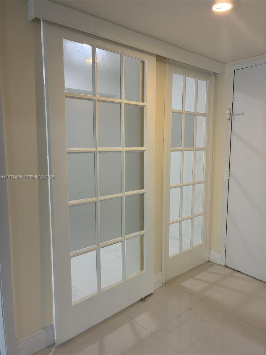 BUILDING 1A OF COUNTRY CL - Residential Lease