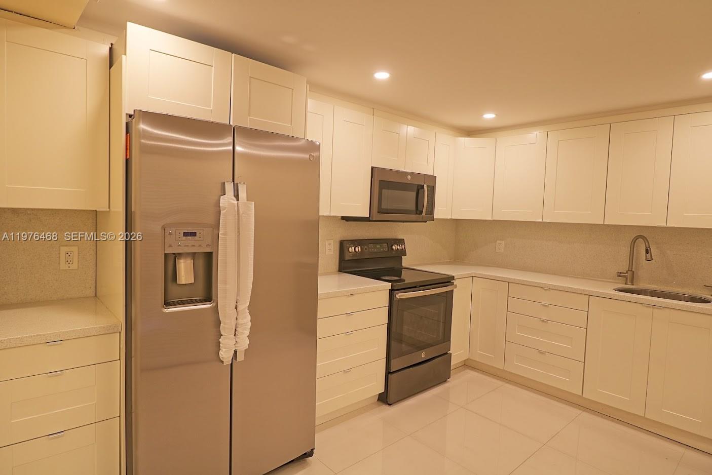 BUILDING 1A OF COUNTRY CL - Residential Lease