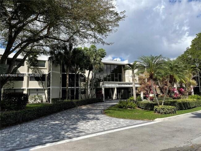 BUILDING 1A OF COUNTRY CL - Residential Lease