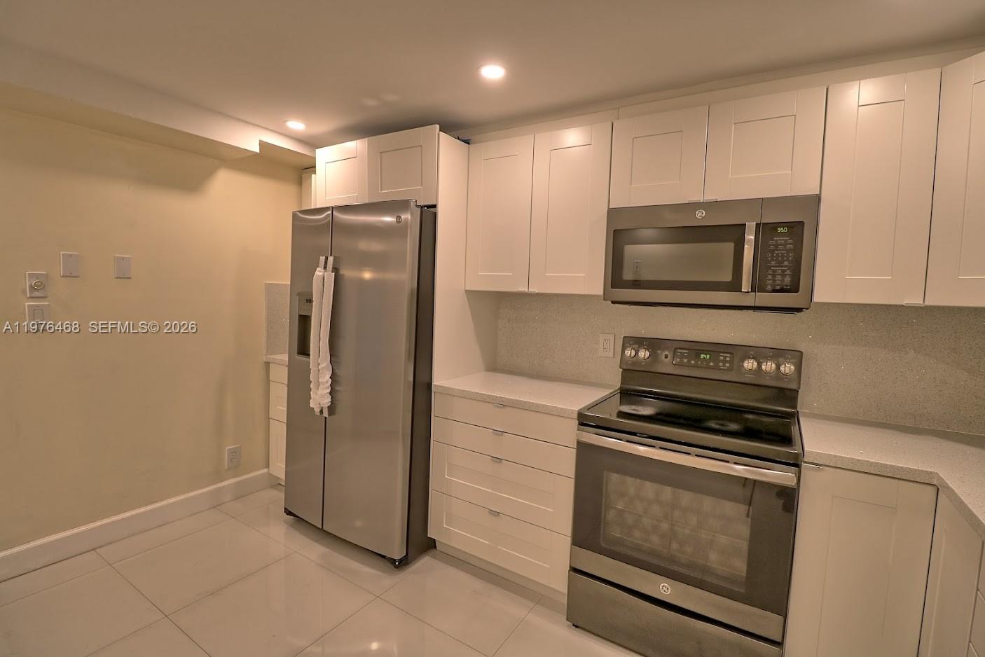 BUILDING 1A OF COUNTRY CL - Residential Lease