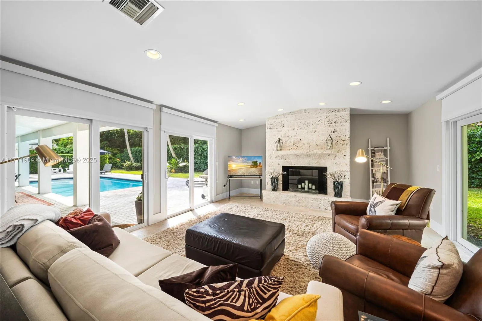 Coral Gables, Florida 33156, United States, 4 Bedrooms Bedrooms, ,3 BathroomsBathrooms,Residential,Active,96485