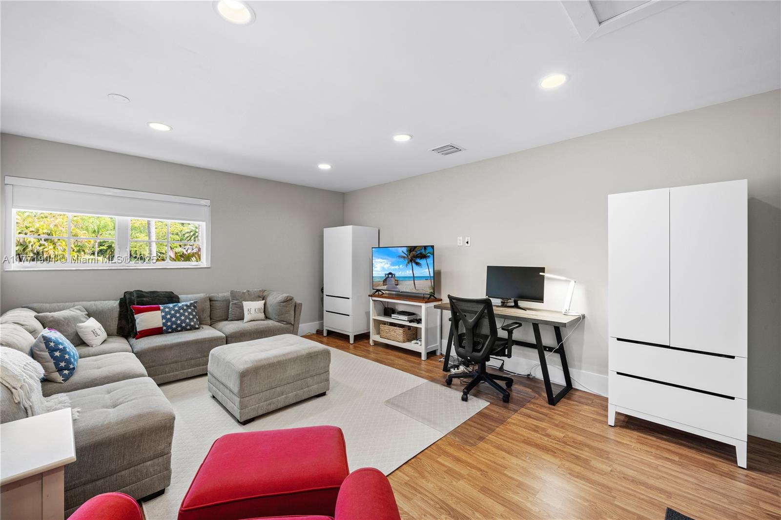 FAIRCHILD MANORS - Residential