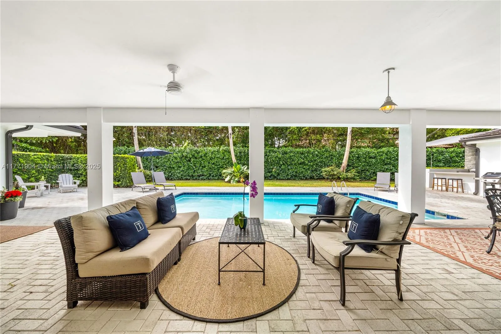 Coral Gables, Florida 33156, United States, 4 Bedrooms Bedrooms, ,3 BathroomsBathrooms,Residential,Active,96485