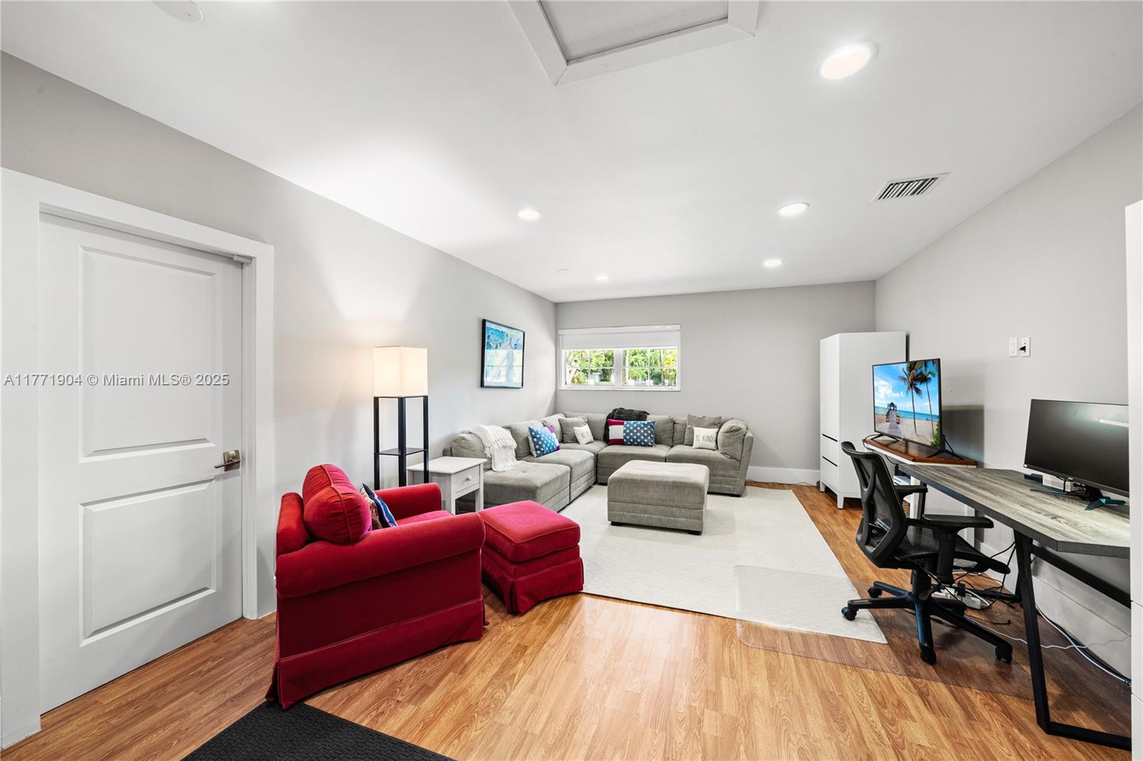 FAIRCHILD MANORS - Residential