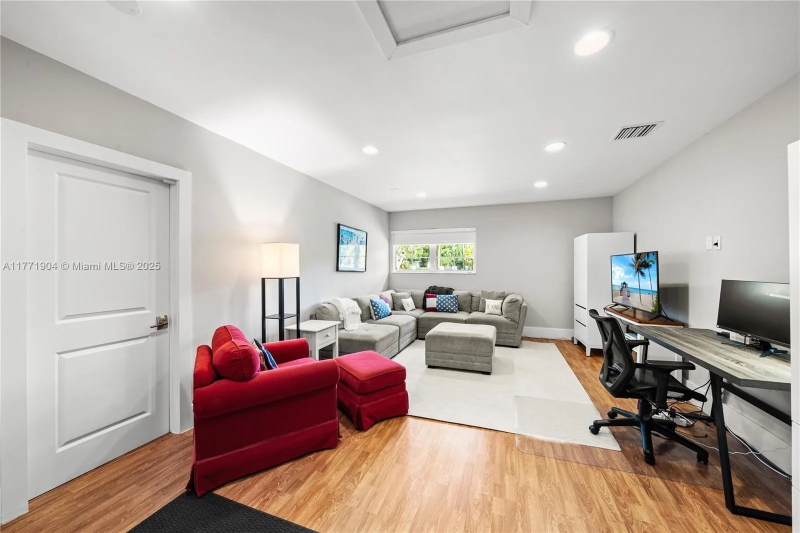 Coral Gables, Florida 33156, United States, 4 Bedrooms Bedrooms, ,3 BathroomsBathrooms,Residential,Active,96485