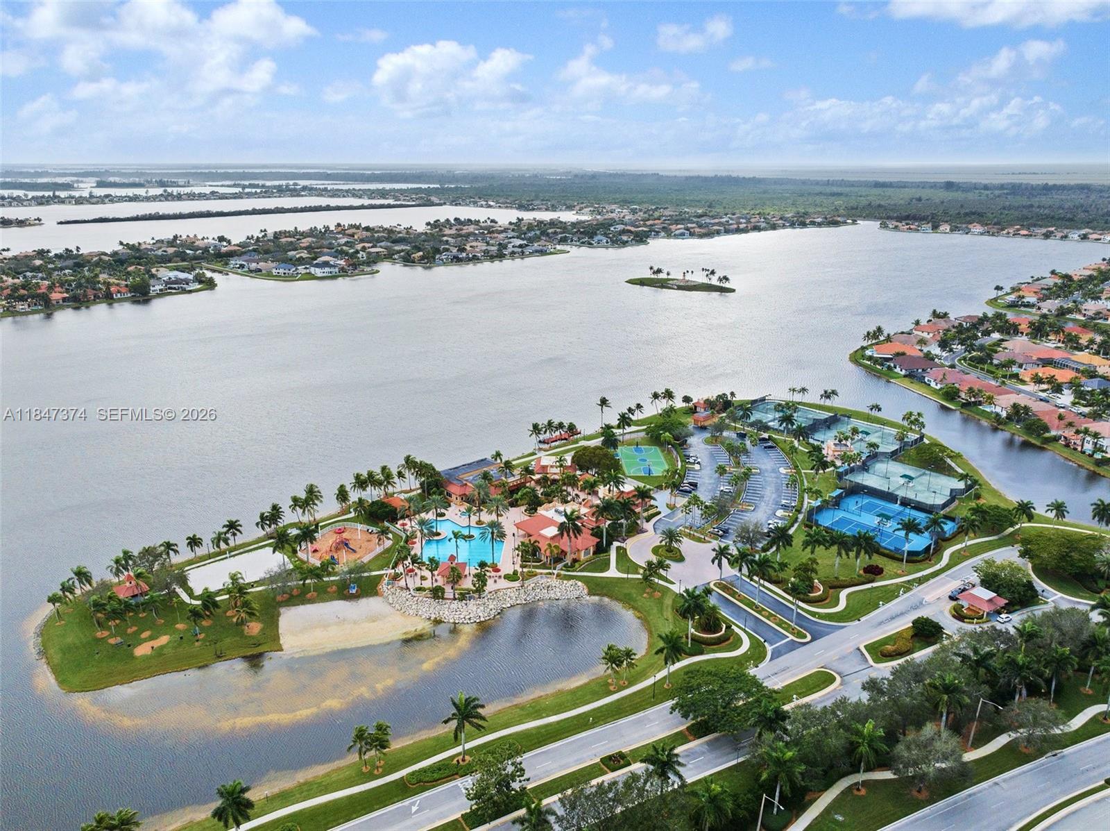 SUNSET LAKES PLAT ONE - Residential