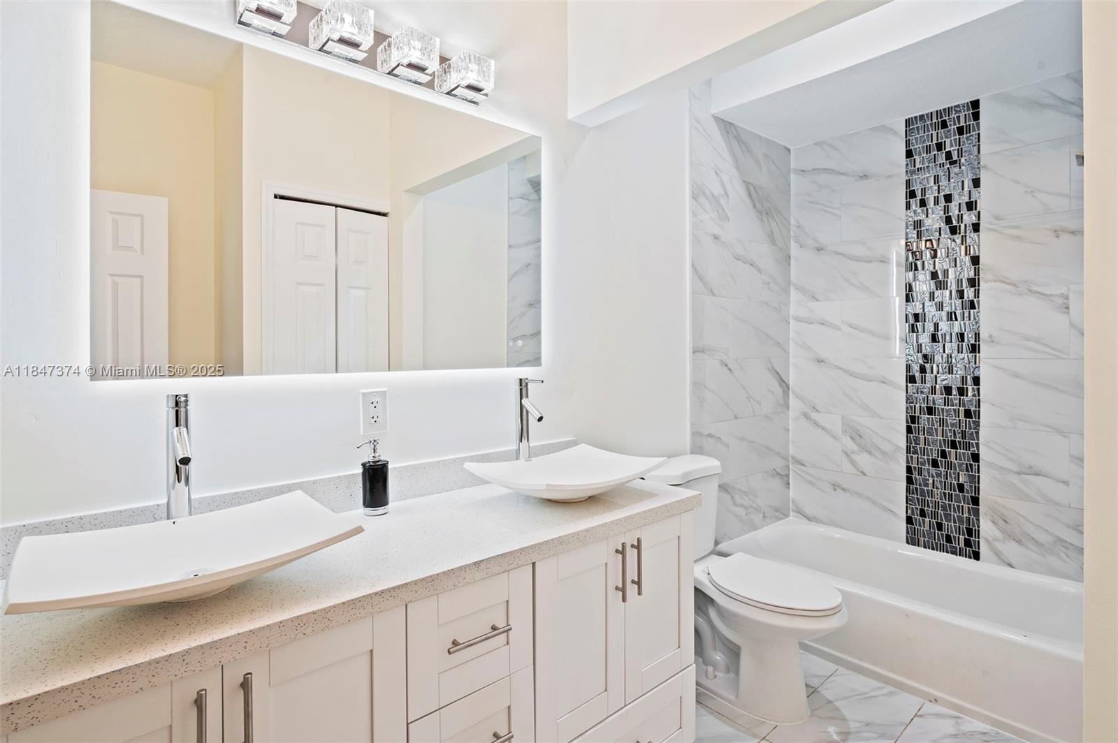 SUNSET LAKES PLAT ONE - Residential