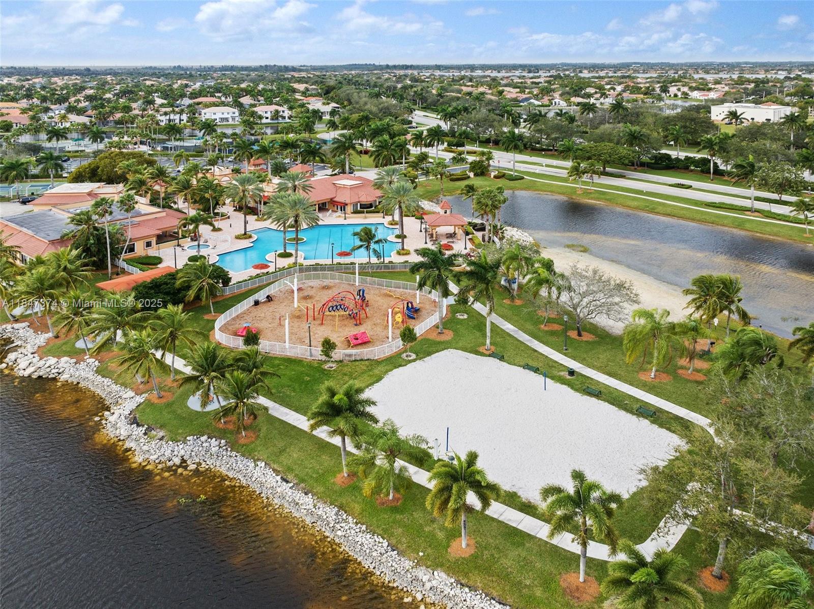 SUNSET LAKES PLAT ONE - Residential