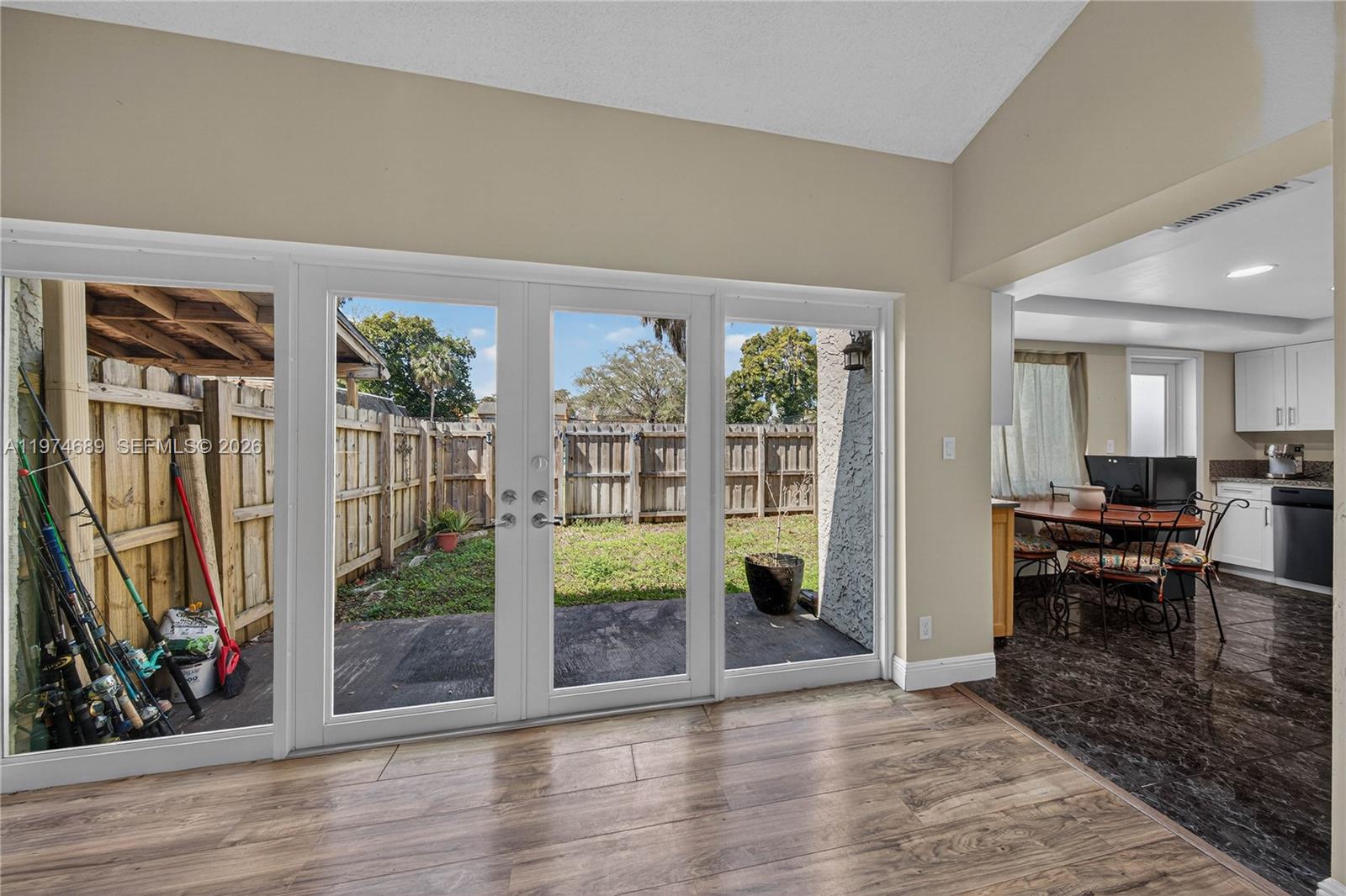 APPLE CREEK - Residential