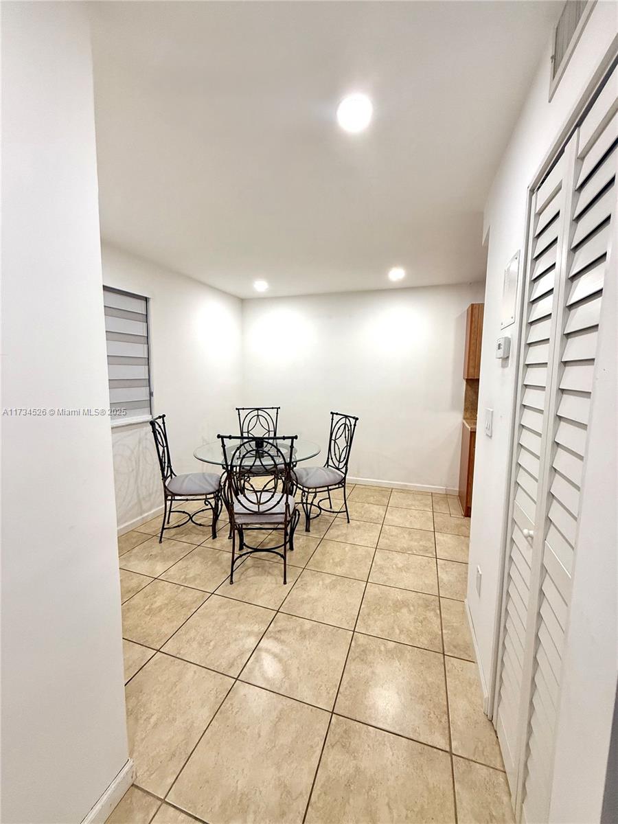 LAKE FOREST PARK CONDO IV - Residential