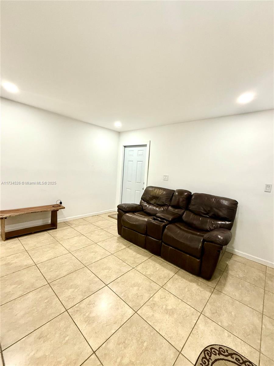LAKE FOREST PARK CONDO IV - Residential