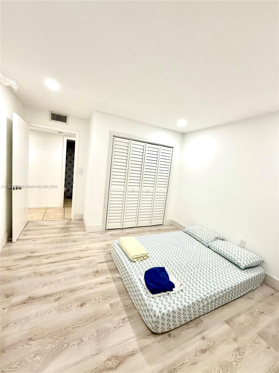 LAKE FOREST PARK CONDO IV - Residential