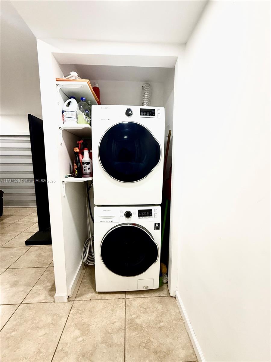 LAKE FOREST PARK CONDO IV - Residential