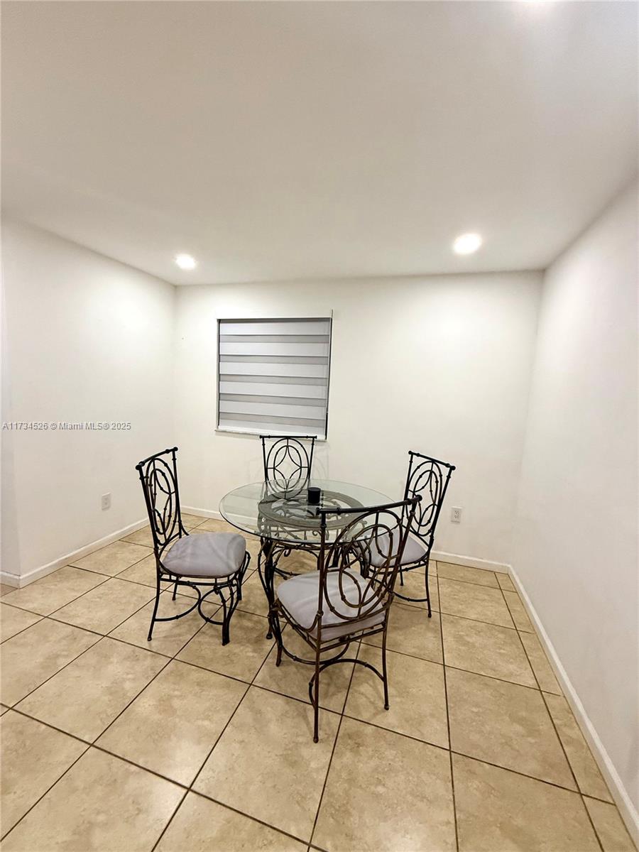 LAKE FOREST PARK CONDO IV - Residential