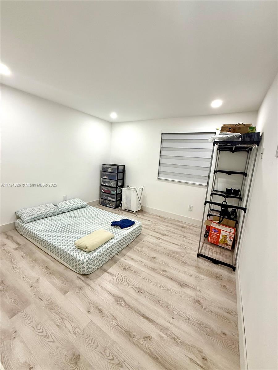 LAKE FOREST PARK CONDO IV - Residential