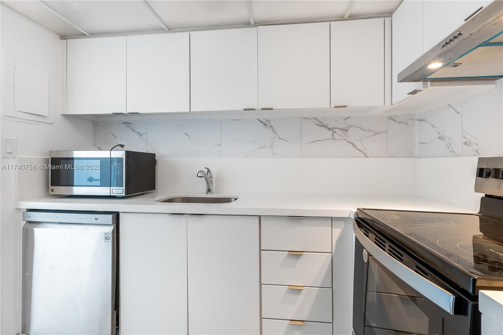 1000 West Ave 1008