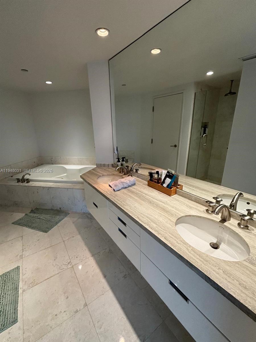 AZURE CONDO - Residential