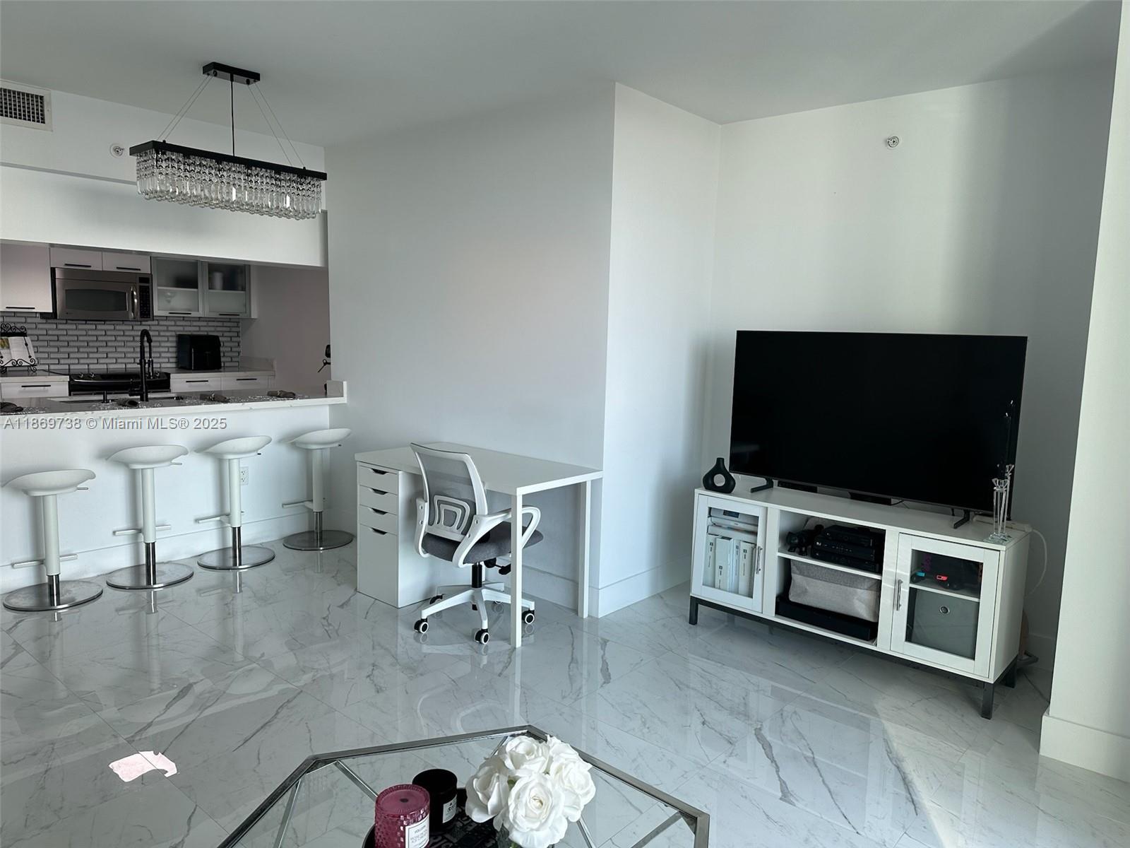 1800 N Bayshore Dr 3702