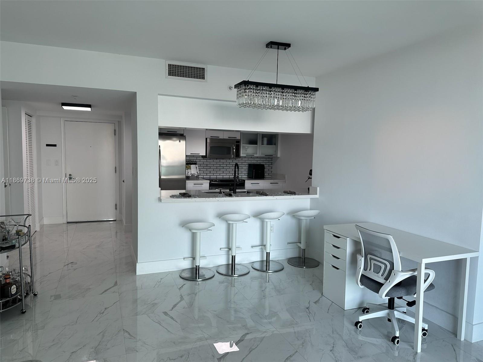 1800 N Bayshore Dr 3702