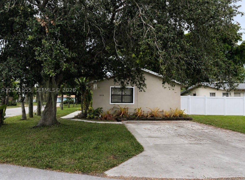 Photo of 1010 NE 16th St #1, Fort Lauderdale, FL 33304 (MLS # A12051055)