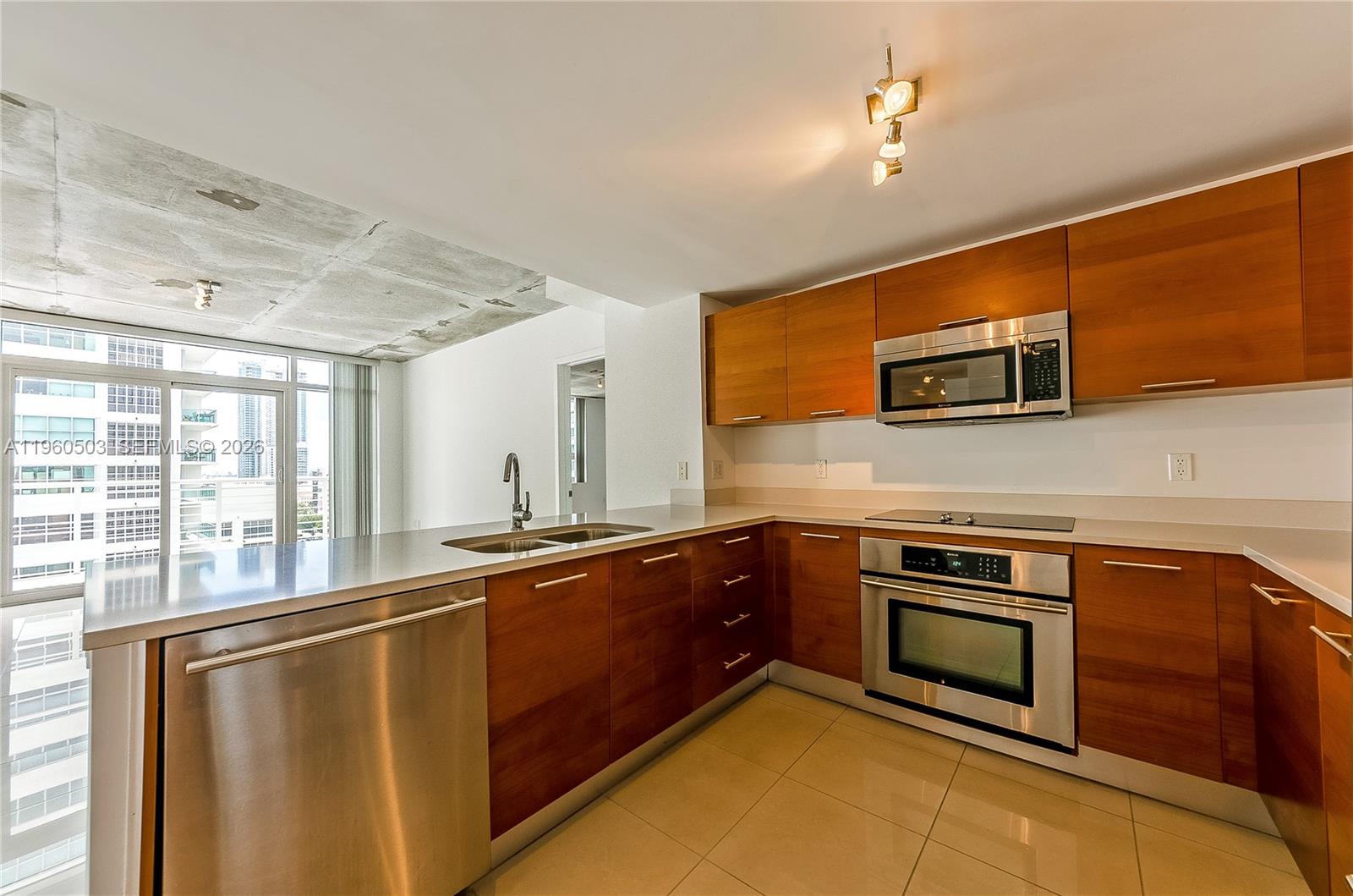 MIDBLOCK MIAMI CONDO - Residential