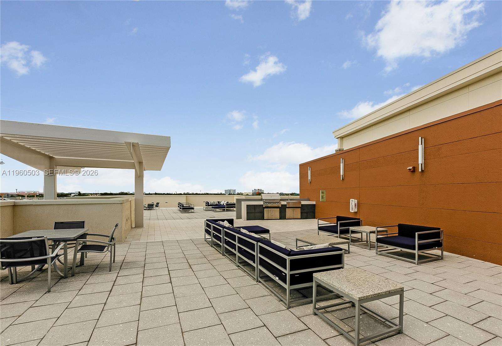 MIDBLOCK MIAMI CONDO - Residential