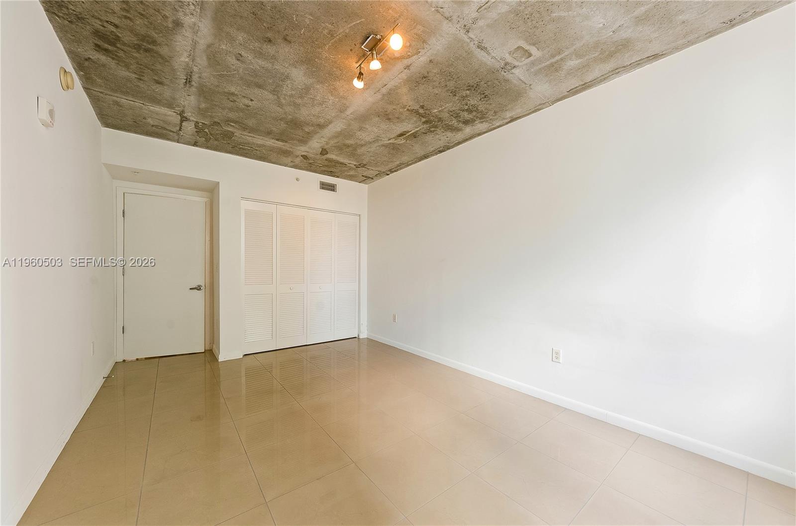 MIDBLOCK MIAMI CONDO - Residential