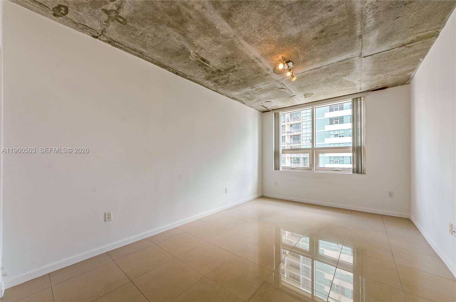 MIDBLOCK MIAMI CONDO - Residential
