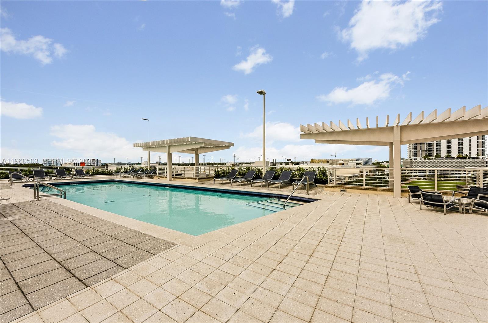 MIDBLOCK MIAMI CONDO - Residential