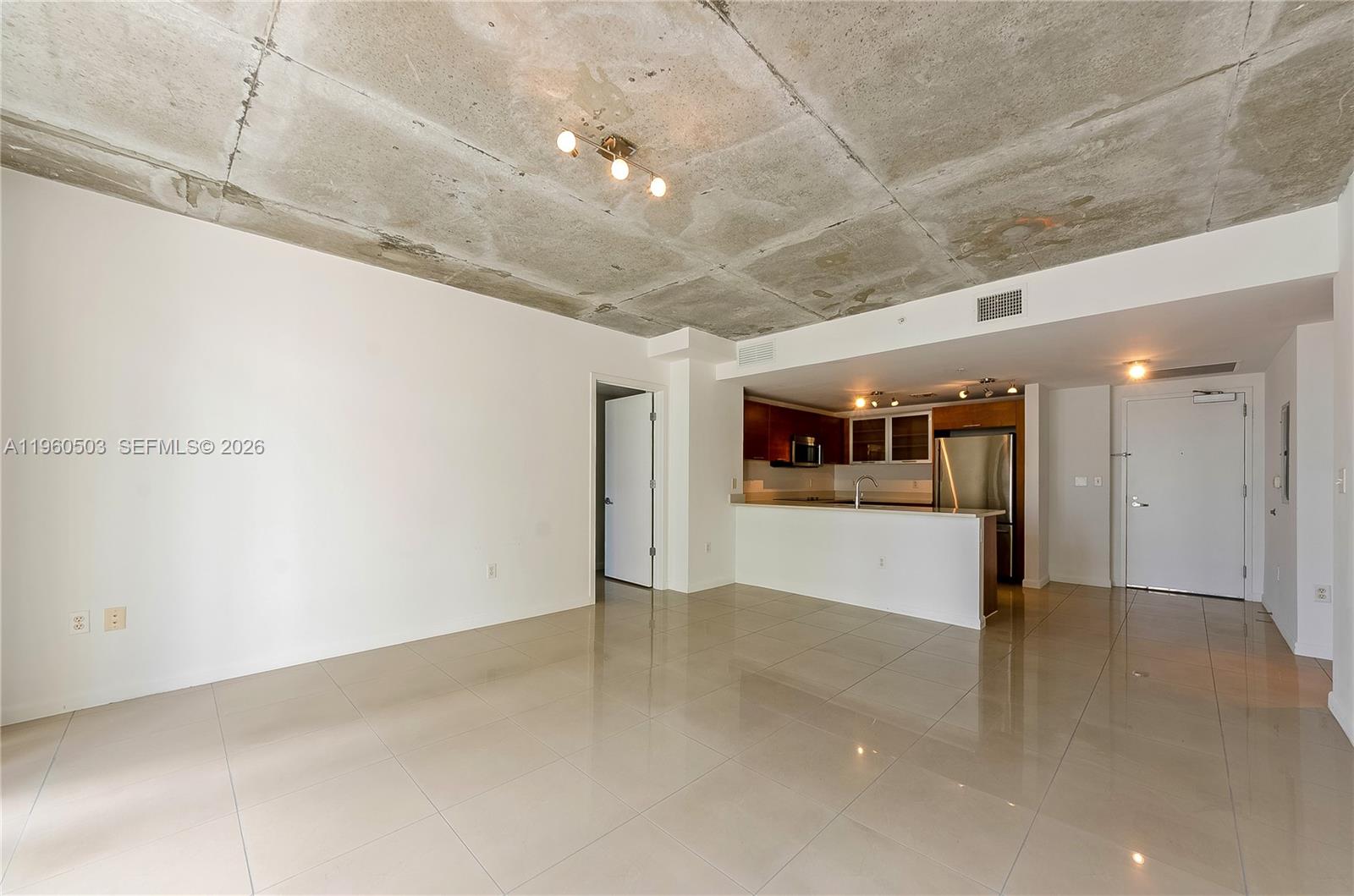 MIDBLOCK MIAMI CONDO - Residential