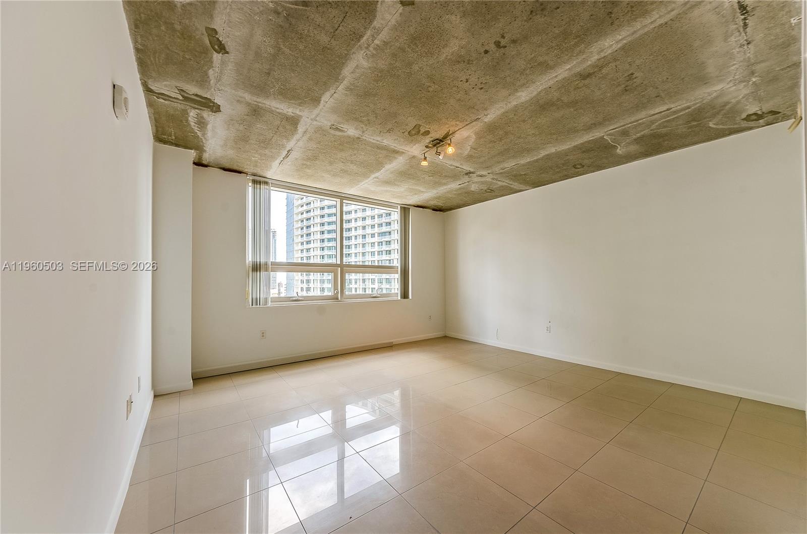 MIDBLOCK MIAMI CONDO - Residential